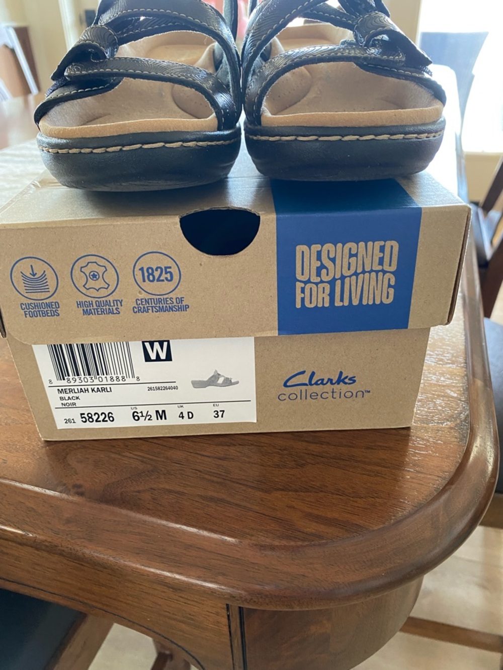 Clarks Black Leather Strappy Comfort Sandals.